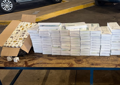 Produtos foram encontrados em duas fiscaliza&ccedil;&otilde;es da Receita Federal. Tr&ecirc;s pessoas foram encaminhadas &agrave; Pol&iacute;cia Federal em Foz do Igua&ccedil;u.