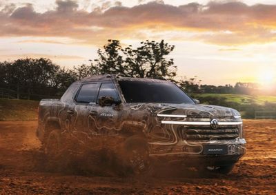 Volkswagen transformou paisagens e s&iacute;mbolos da Am&eacute;rica do Sul em uma camuflagem especial para apresentar a nova gera&ccedil;&atilde;o da picape.