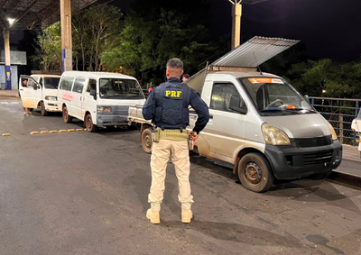 Pol&iacute;cia encontrou vans em m&aacute;s condi&ccedil;&otilde;es de conserva&ccedil;&atilde;o, aplicou 130 multas e autuou dois motoristas que recusaram o teste do baf&ocirc;metro.