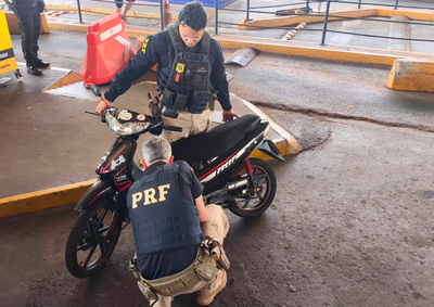 PRF encontrou diverg&ecirc;ncias entre placa, chassi e documento durante abordagem na Ponte da Amizade, em Foz do Igua&ccedil;u, nesta ter&ccedil;a-feira (18).