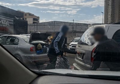 Crime aconteceu no estacionamento do supermercado, pr&oacute;ximo ao Terminal de Transporte Urbano. Arma, carro usado na fuga e celular foram apreendidos.