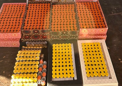 Cinco caixas foram encontradas na bagagem de passageira de &ocirc;nibus internacional. Pouco depois, 600 ampolas foram apreendidas na Ponte da Amizade.