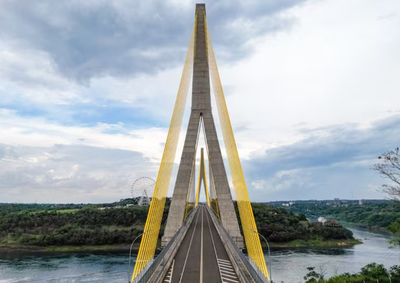 Comiss&atilde;o Mista Brasil-Paraguai amplia o uso da nova liga&ccedil;&atilde;o entre Foz do Igua&ccedil;u e Presidente Franco com mudan&ccedil;as para cargas e transporte internacional.