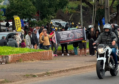 Manifesta&ccedil;&atilde;o reuniu transportadores na regi&atilde;o da aduana brasileira nesta sexta-feira (21), sem interromper o tr&acirc;nsito entre os dois pa&iacute;ses.