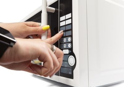 Tecnologia monitora a rede e ajusta filtros automaticamente para reduzir perdas, falhas e danos em equipamentos el&eacute;tricos.