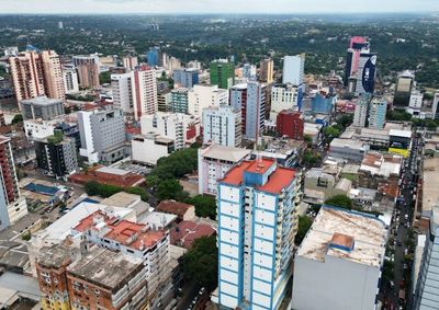 Cidade registrou 163 edif&iacute;cios desde 2020; apartamentos predominam e expans&atilde;o j&aacute; chega aos corredores dos km 8, 9 e 10.