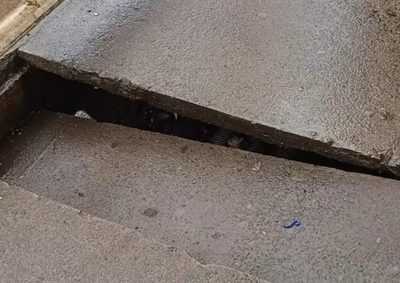 Usu&aacute;rios relatam quedas e p&eacute;s presos nas aberturas do piso; travessia pode receber mais de 25 mil pessoas nos dias de maior movimento.