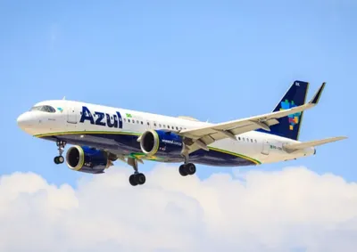 Dois voos da Azul foram cancelados no s&aacute;bado (26). Companhia levou passageiros por cerca de 138 km at&eacute; Cascavel para embarque com destino a Campinas.