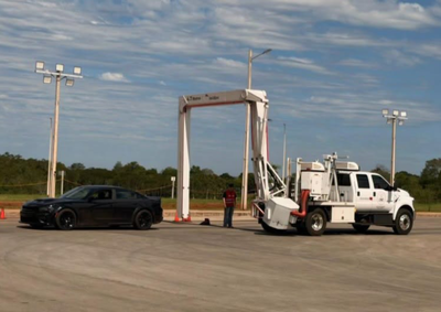Subaru e Dodge foram apreendidos em im&oacute;vel onde autoridades encontraram mais de 1,7 mil caixas e ampolas de tirzepatida.
