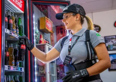 Oportunidades incluem &aacute;reas operacional e comercial e fazem parte de mais de 400 vagas previstas pela empresa no Paran&aacute;.