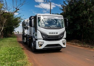 Equipamento re&uacute;ne diferentes etapas do reparo do asfalto e pode transportar cerca de 18 toneladas de massa asf&aacute;ltica por opera&ccedil;&atilde;o.