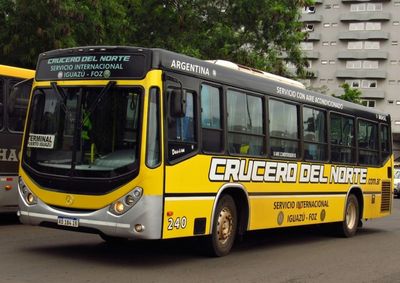 Empresa est&aacute; sem operar em Puerto Iguaz&uacute;, onde 22 funcion&aacute;rios cruzaram os bra&ccedil;os; situa&ccedil;&atilde;o tamb&eacute;m preocupa brasileiros que utilizam linhas internacionais.