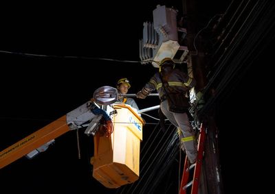 Prefeitura assume servi&ccedil;o temporariamente, vai repor materiais furtados e poder&aacute; instalar novos pontos de luz em locais considerados cr&iacute;ticos.