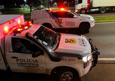 V&iacute;tima havia descido de um &ocirc;nibus e tentava atravessar a rodovia quando foi atingida por um carro, segundo informa&ccedil;&otilde;es apuradas no local.