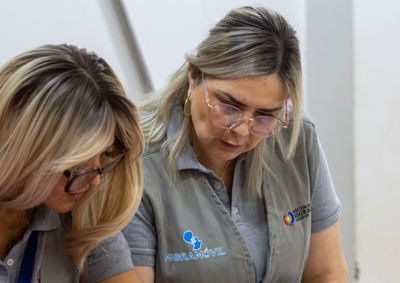 Atendimento no Centro Cultural Mangor&eacute; reuniu estrangeiros que buscam resid&ecirc;ncia no Paraguai. Maioria dos pedidos foi para autoriza&ccedil;&atilde;o tempor&aacute;ria.