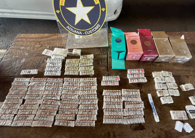 Medicamentos irregulares estavam escondidos em caixas identificadas como perfumes e foram avaliados em cerca de R$ 67,6 mil pela Receita Federal.