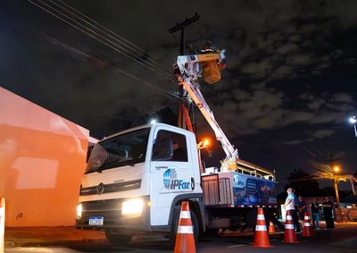 Munic&iacute;pio ter&aacute; autoriza&ccedil;&atilde;o por dez anos para manter e ampliar a ilumina&ccedil;&atilde;o da rodovia; troca de l&acirc;mpadas deve come&ccedil;ar ainda nesta semana.