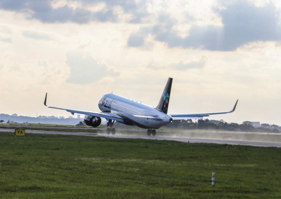 Proposta permitiria repasses para atrair ou ampliar rotas no Aeroporto Internacional, mas voltou ao Executivo para novos ajustes no texto.