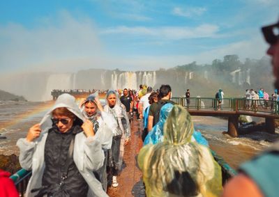 Hor&aacute;rio ser&aacute; alterado por causa da Maratona Internacional de Foz; visita&ccedil;&atilde;o tur&iacute;stica come&ccedil;a &agrave;s 12h e ingressos regulares v&atilde;o at&eacute; as 16h.