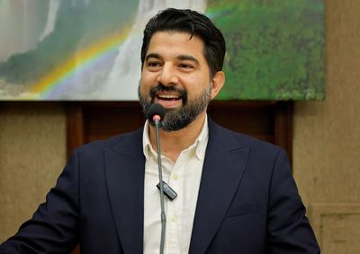 Representa&ccedil;&atilde;o acusa vereador de quebra de decoro ap&oacute;s participa&ccedil;&atilde;o em ato pol&iacute;tico na Unila; parlamentar nega irregularidade.
