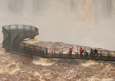 Estrutura foi desmontada preventivamente nesta ter&ccedil;a-feira (13), ap&oacute;s vaz&atilde;o superar 10 milh&otilde;es de litros por segundo.