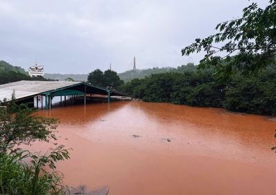 N&iacute;vel do rio mais que dobrou em rela&ccedil;&atilde;o ao normal e levou autoridades argentinas a restringir o acesso &agrave; regi&atilde;o portu&aacute;ria por seguran&ccedil;a.