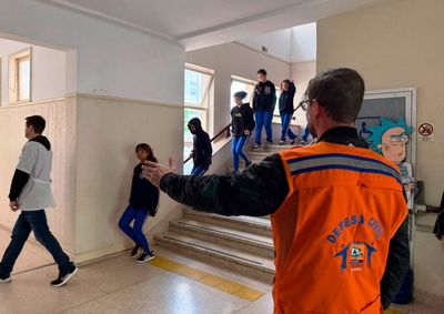 Rede estadual vai treinar equipes e alunos para situa&ccedil;&otilde;es de vendaval, chuva de granizo, inunda&ccedil;&otilde;es e alagamentos diante do avan&ccedil;o do El Ni&ntilde;o.