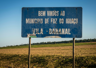 Granizo, vendaval e enxurradas destru&iacute;ram lavouras, destelharam im&oacute;veis e deixaram uma fam&iacute;lia de seis pessoas fora de casa.