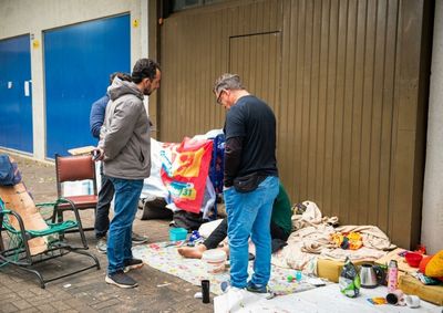 Pessoas abordadas podem ser encaminhadas ao Centro Pop e receber servi&ccedil;os de higiene, alimenta&ccedil;&atilde;o, documentos e assist&ecirc;ncia.