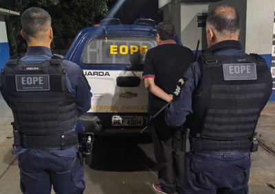 Suspeito de 49 anos foi abordado pela Guarda Municipal durante patrulhamento na madrugada desta ter&ccedil;a-feira (13).