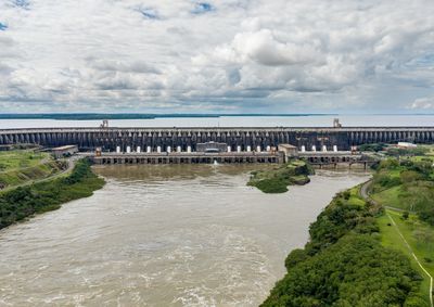 Usina interrompeu a libera&ccedil;&atilde;o de &aacute;gua neste domingo (25), &agrave;s 17h32, para tentar reduzir os impactos da cheia prevista para as pr&oacute;ximas horas.