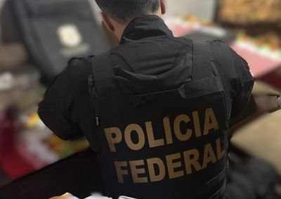 Medida foi cumprida pela Pol&iacute;cia Federal em Santa Terezinha de Itaipu; investiga&ccedil;&atilde;o apura suspeita de troca de votos por vales-combust&iacute;vel.