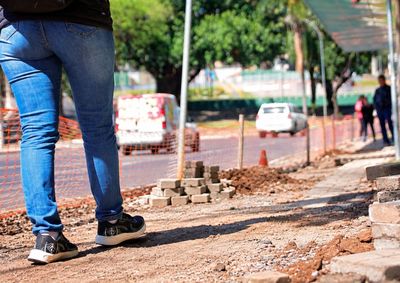 Projeto aprovado pela C&acirc;mara exige barreiras, sinaliza&ccedil;&atilde;o acess&iacute;vel e caminho alternativo quando uma obra bloquear a passagem.