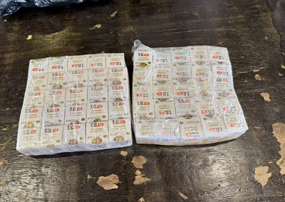 Receita Federal encontrou medicamentos com passageiro brasileiro e motociclista paraguaio durante duas fiscaliza&ccedil;&otilde;es simult&acirc;neas.