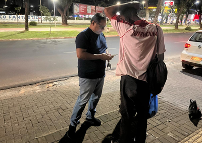 Equipes percorreram diferentes regi&otilde;es da cidade na noite de ter&ccedil;a-feira (20). A&ccedil;&atilde;o tamb&eacute;m teve atendimento de sa&uacute;de e limpeza de espa&ccedil;os p&uacute;blicos.