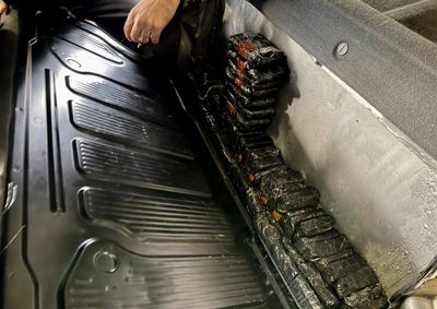 Ao todo, 446 aparelhos recondicionados estavam ocultos em fundos falsos durante a entrada no Brasil.