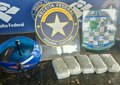 Motociclista paraguaio foi abordado durante fiscaliza&ccedil;&atilde;o na aduana brasileira, em Foz do Igua&ccedil;u, e encaminhado &agrave; Pol&iacute;cia Federal.