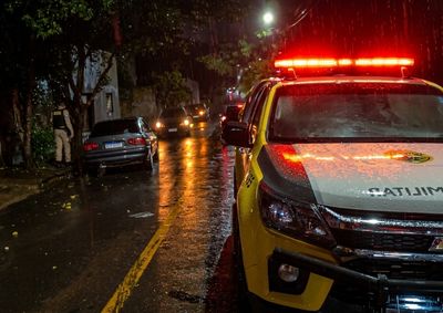 Crime foi registrado na Rua Assun&ccedil;&atilde;o, na Vila da Batalha. Um ve&iacute;culo teria sido abandonado pelo atirador no local.