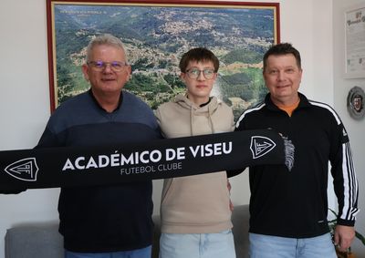 Pedro M&uuml;ller, goleiro do Acad&eacute;mico de Viseu sub-16, visitou a Prefeitura ap&oacute;s temporada vitoriosa.