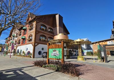 Festa junina ter&aacute; entrada franca, brinquedos infl&aacute;veis e show tem&aacute;tico do Clubinho Criamigos.