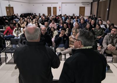 A reuni&atilde;o contou com a presen&ccedil;a de lideran&ccedil;as pol&iacute;ticas e setoriais, incluindo o vice-prefeito Luia Barbacovi e o deputado estadual Joel Wilhelm.