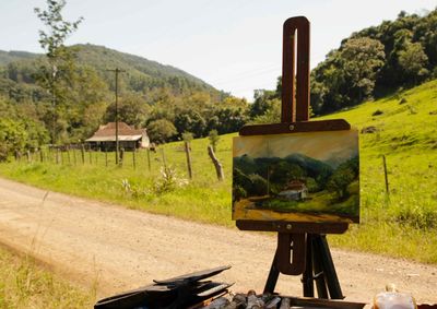At&eacute; agosto, mostra itinerante re&uacute;ne pinturas e fotografias inspiradas nas paisagens rurais de Gramado; visita&ccedil;&atilde;o &eacute; gratuita.
