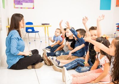 Oportunidades contemplam as &aacute;reas da educa&ccedil;&atilde;o e infraestrutura, com inscri&ccedil;&otilde;es presenciais gratuitas entre os dias 3 e 10 de junho.