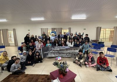 Estudantes participaram de atividades educativas sobre hospitalidade, preserva&ccedil;&atilde;o ambiental e a import&acirc;ncia da hort&ecirc;nsia para Gramado.