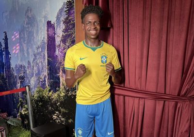 A pe&ccedil;a replica as medidas exatas do atleta: 1,76 metro de altura, 107 cent&iacute;metros de t&oacute;rax, 36 cent&iacute;metros de b&iacute;ceps e 84 cent&iacute;metros de cintura.