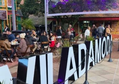 Evento na Pra&ccedil;a das Etnias registra grande participa&ccedil;&atilde;o do p&uacute;blico e refor&ccedil;a a tradi&ccedil;&atilde;o do munic&iacute;pio como polo da moda de inverno.