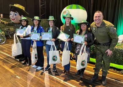 Os formandos s&atilde;o alunos dos 4&ordm; anos da EEEM Jo&atilde;o Corr&ecirc;a , EMEF Bertholdo Oppitz e EMEF Severino Travi.