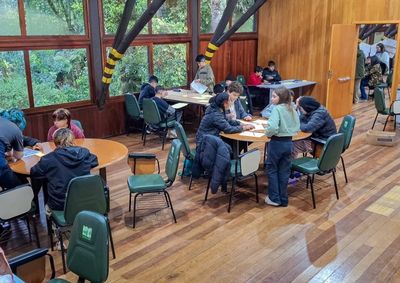Iniciativa capacita 40 alunos de quatro escolas municipais, do 6&ordm; ao 9&ordm; ano do Ensino Fundamental em computa&ccedil;&atilde;o, programa&ccedil;&atilde;o e rob&oacute;tica.