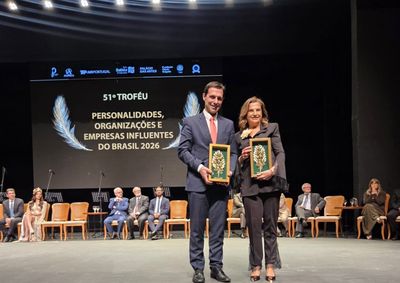 CEOs do Festuris Gramado foram homenageados com o 51&ordm; Trof&eacute;u Personalidades, Organiza&ccedil;&otilde;es e Empresas Influentes do Brasil.
