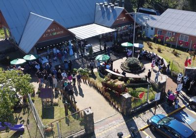P&uacute;blico prestigiou atra&ccedil;&otilde;es culturais, feira de artesanato e gastronomia colonial produzida na regi&atilde;o.